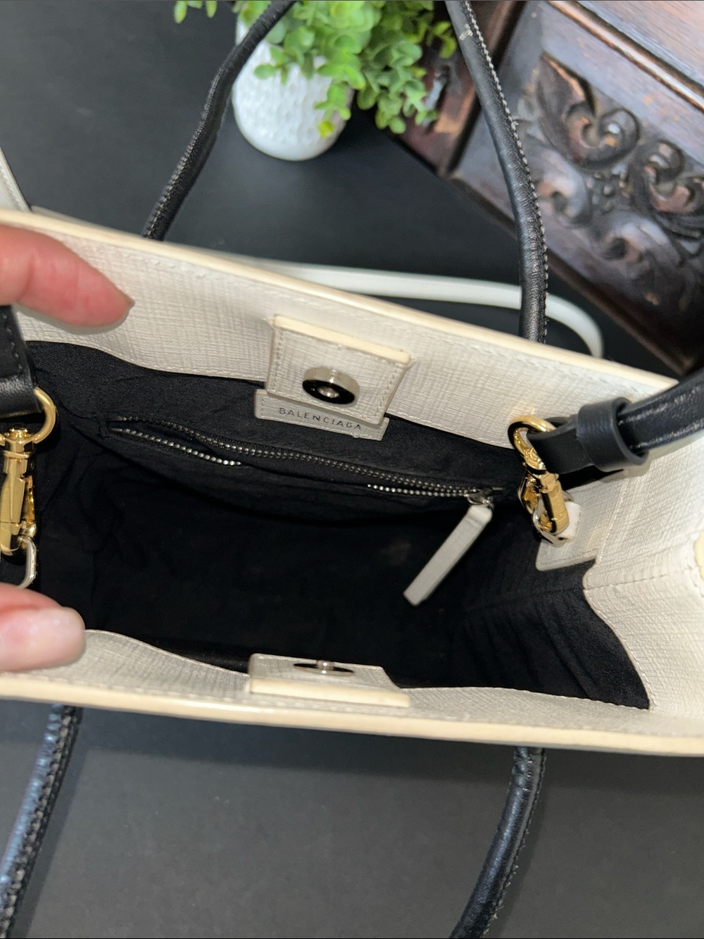 Beautiful White Canvas Crossbody with Black Handles - Picture 13 of 14